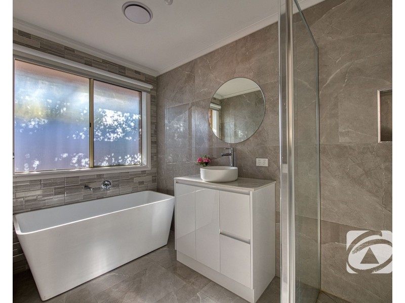 33 Melville Park Drive, Berwick VIC 3806