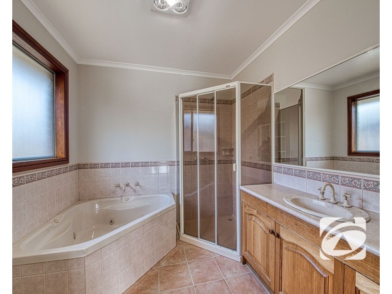 9 Millgrove Way, Berwick VIC 3806