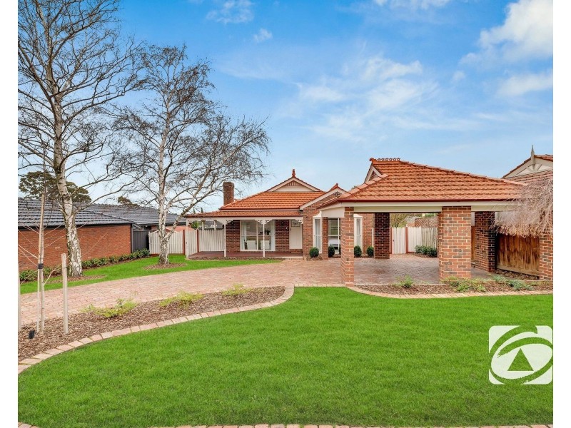 90 Quarry Hills Drive, Berwick VIC 3806