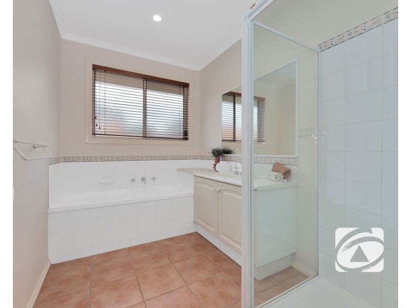 10 Pinnata Place, Narre Warren VIC 3805