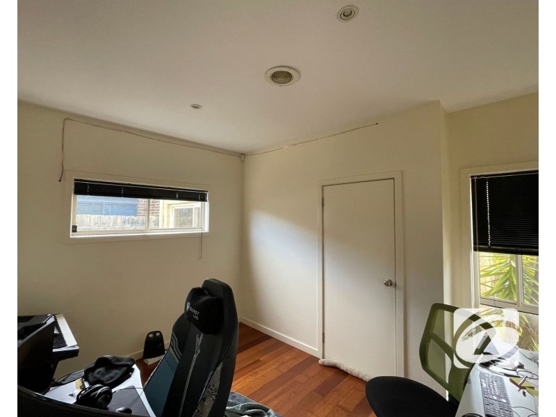 33 Cunneen Crescent, Berwick VIC 3806