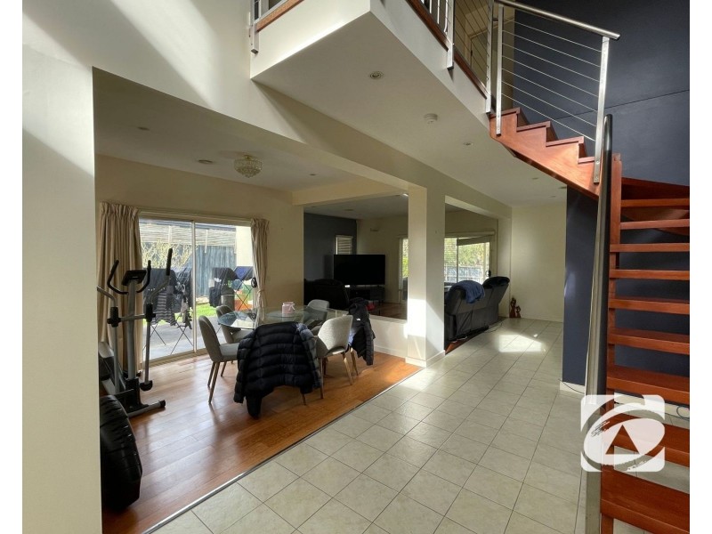 33 Cunneen Crescent, Berwick VIC 3806