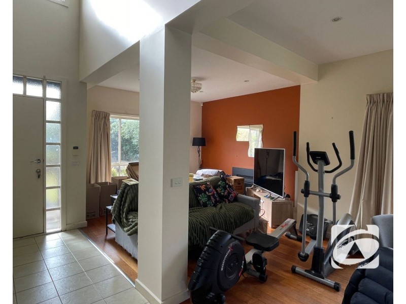 33 Cunneen Crescent, Berwick VIC 3806