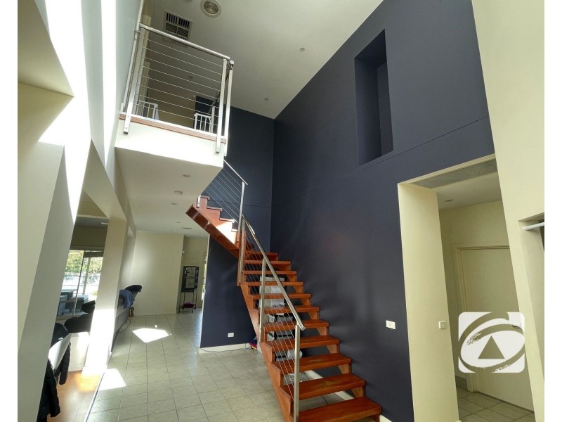 33 Cunneen Crescent, Berwick VIC 3806