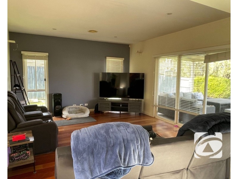 33 Cunneen Crescent, Berwick VIC 3806