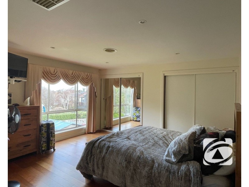 33 Cunneen Crescent, Berwick VIC 3806