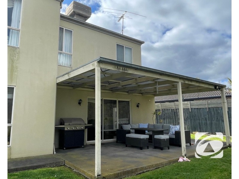 33 Cunneen Crescent, Berwick VIC 3806