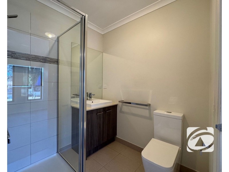 16 Godfrey Avenue, Cranbourne East VIC 3977