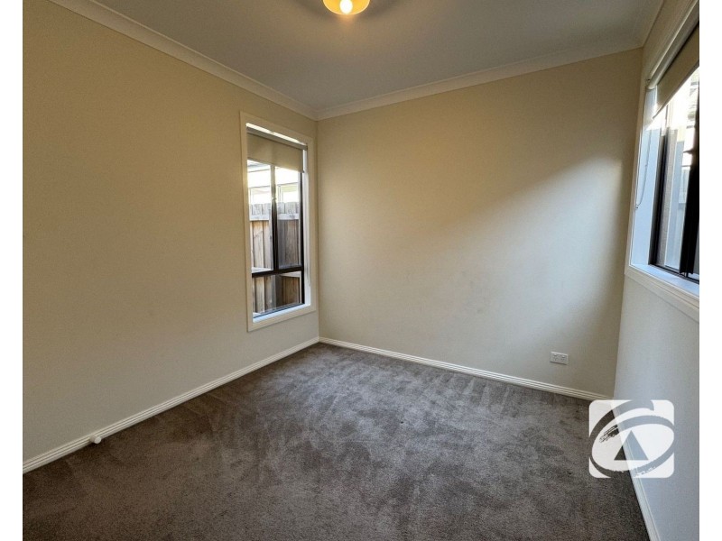 16 Godfrey Avenue, Cranbourne East VIC 3977