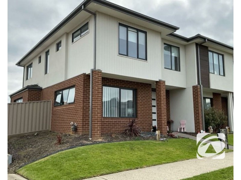 18 Harrison Way, Pakenham VIC 3810