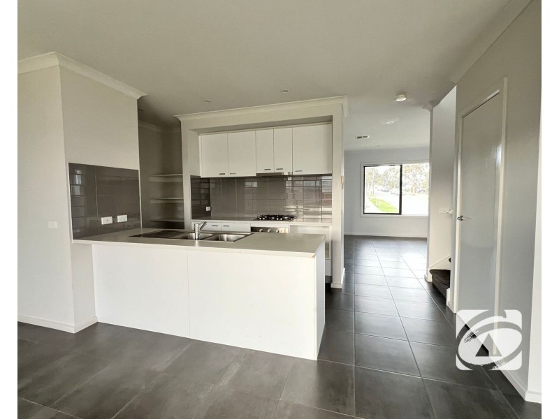 18 Harrison Way, Pakenham VIC 3810