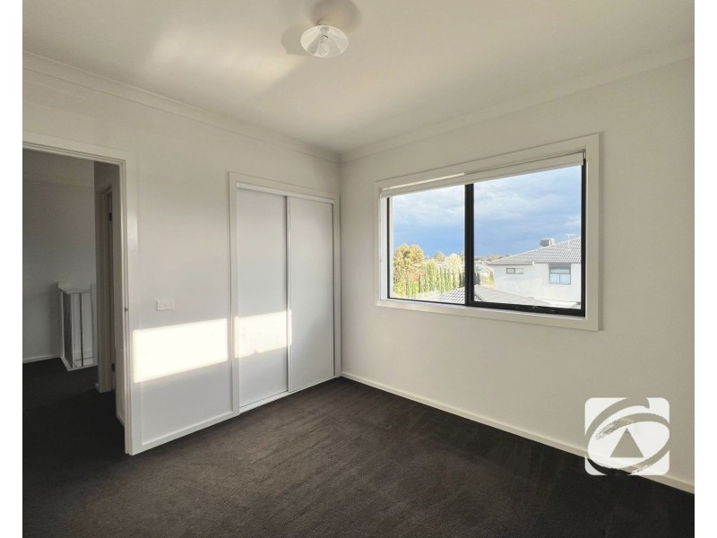 18 Harrison Way, Pakenham VIC 3810