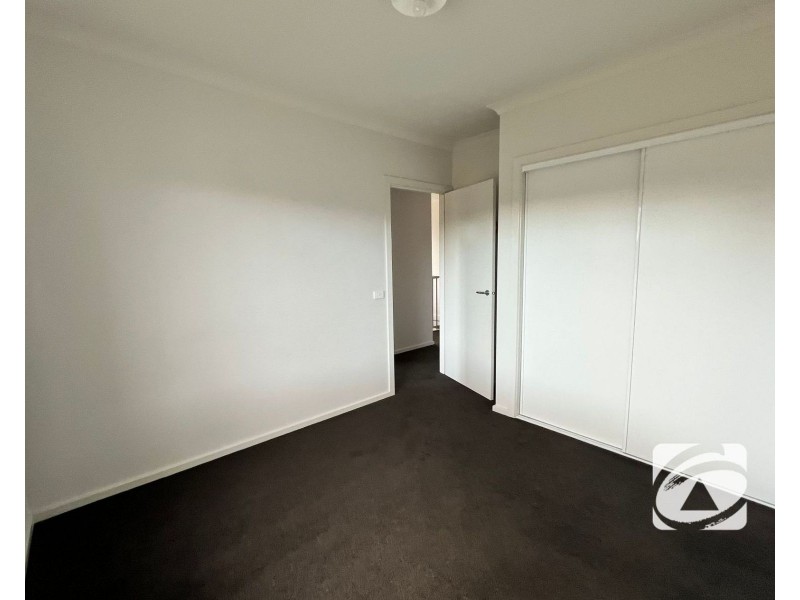 18 Harrison Way, Pakenham VIC 3810