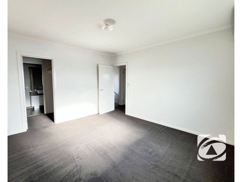 18 Harrison Way, Pakenham VIC 3810