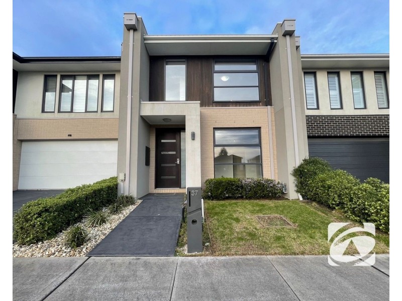37 Bellario Circuit, Clyde North VIC 3978