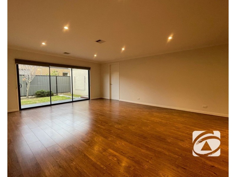 37 Bellario Circuit, Clyde North VIC 3978