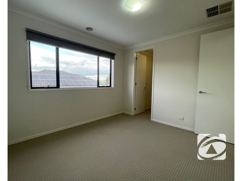 37 Bellario Circuit, Clyde North VIC 3978