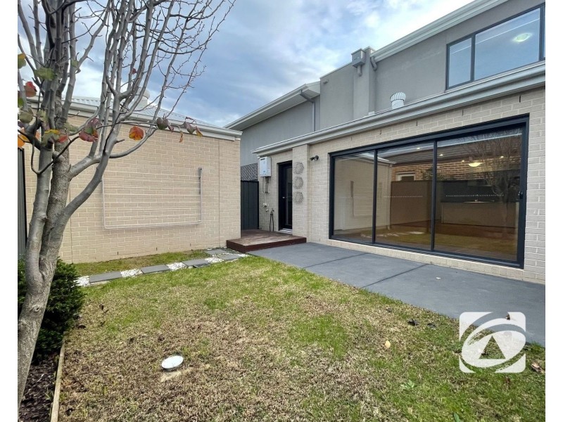 37 Bellario Circuit, Clyde North VIC 3978
