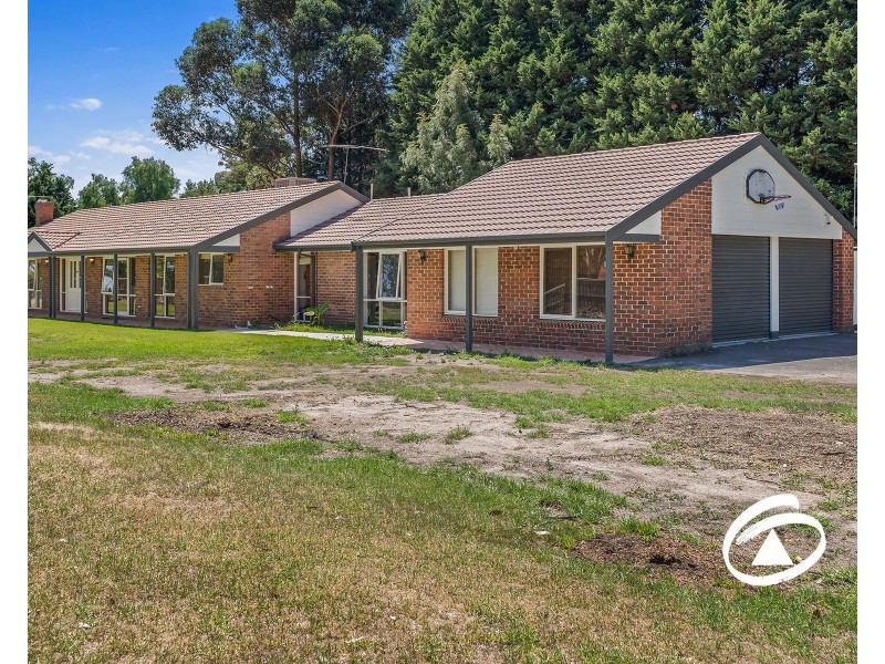 4 Hillsmeade Drive, Narre Warren South VIC 3805