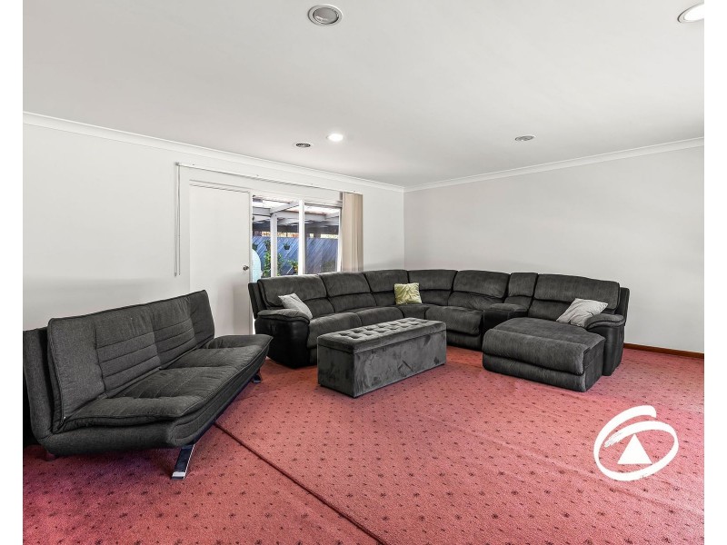 4 Hillsmeade Drive, Narre Warren South VIC 3805