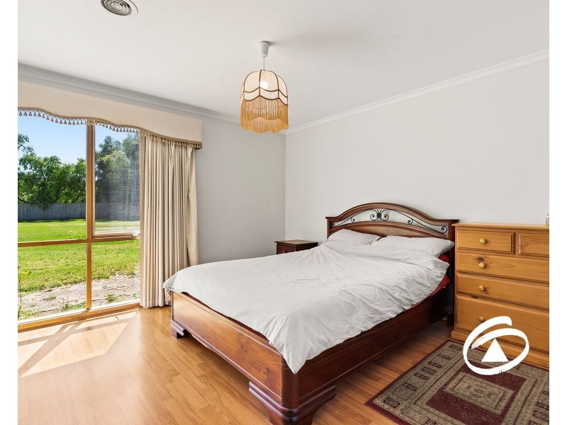 4 Hillsmeade Drive, Narre Warren South VIC 3805