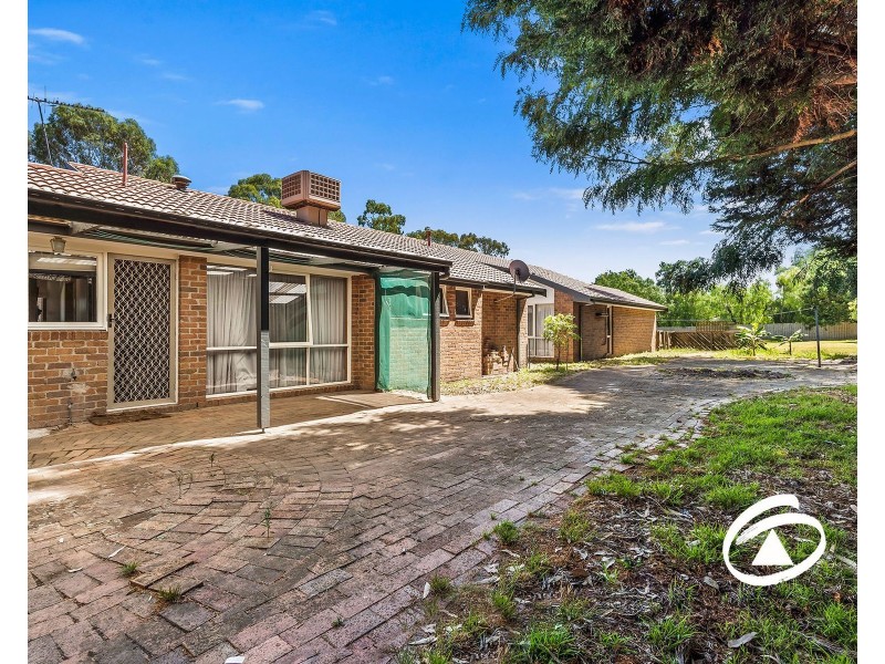 4 Hillsmeade Drive, Narre Warren South VIC 3805