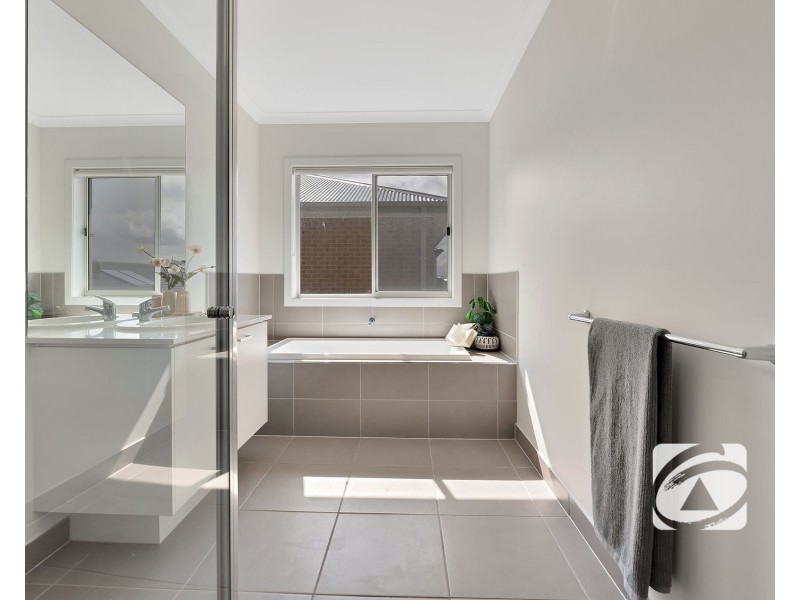 20 Dalhalla Circuit, Clyde North VIC 3978