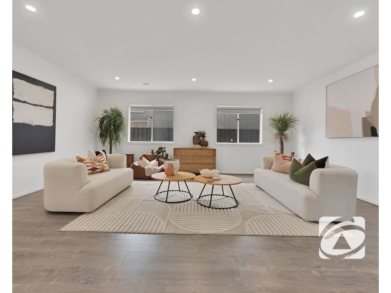 38 Carnelian Circuit, Clyde North VIC 3978