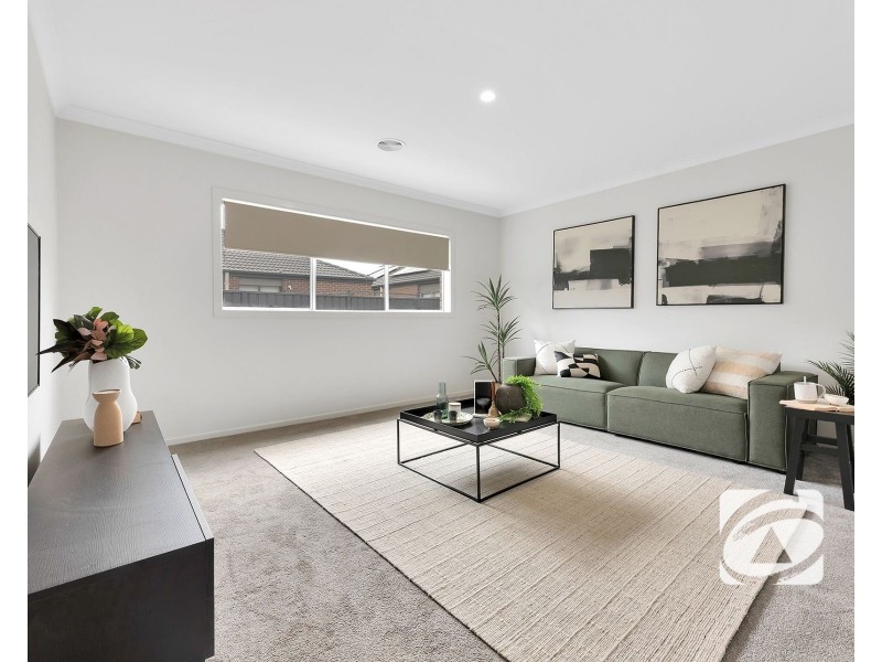 38 Carnelian Circuit, Clyde North VIC 3978