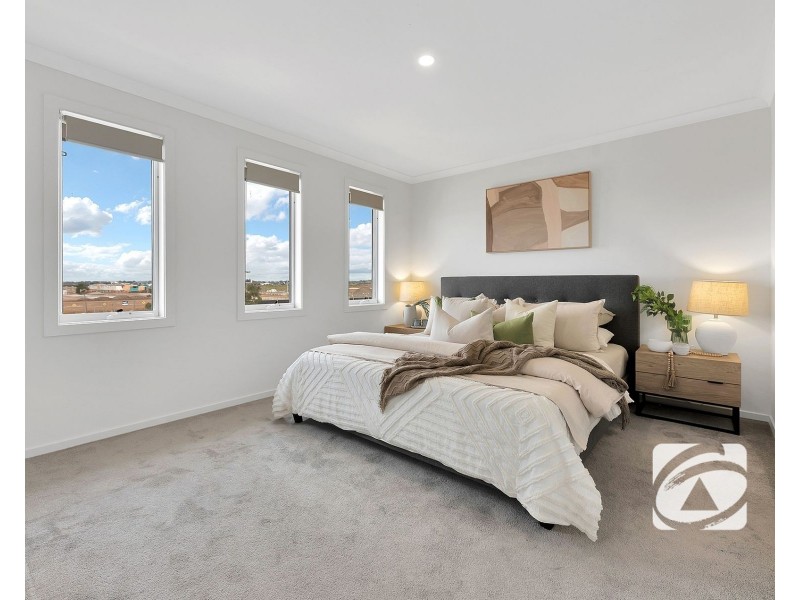 38 Carnelian Circuit, Clyde North VIC 3978