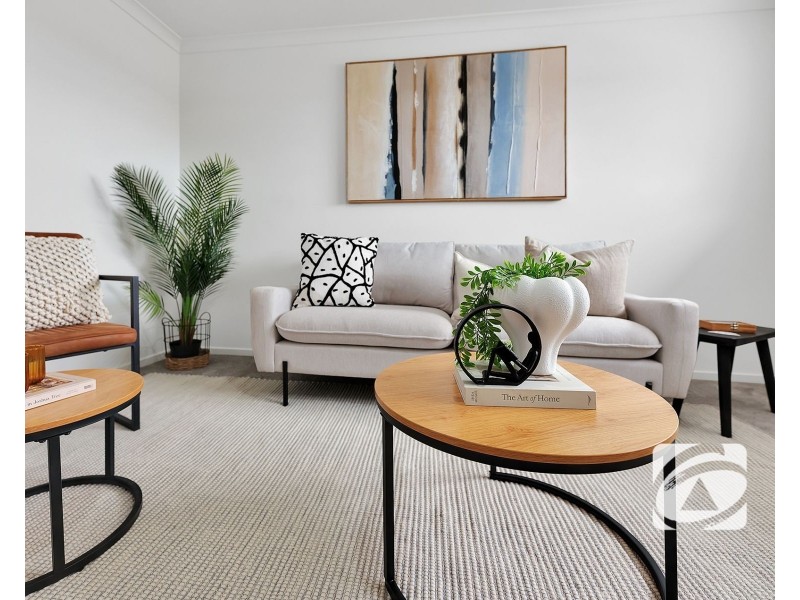 38 Carnelian Circuit, Clyde North VIC 3978