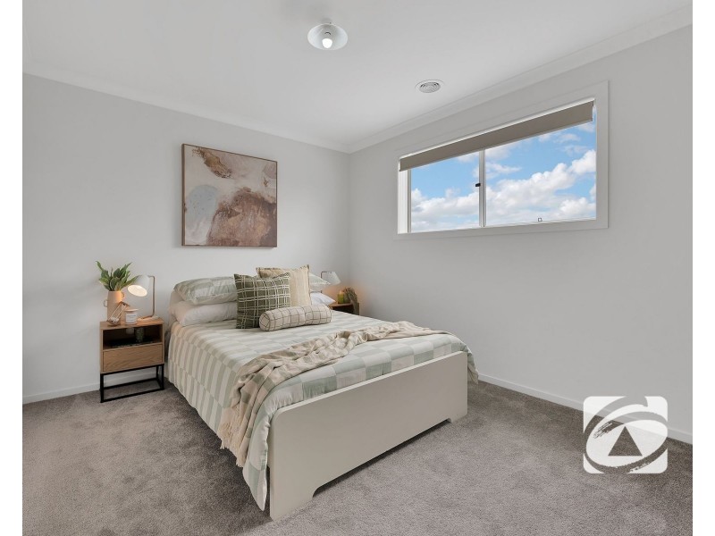 38 Carnelian Circuit, Clyde North VIC 3978