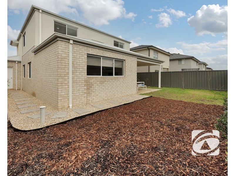 38 Carnelian Circuit, Clyde North VIC 3978