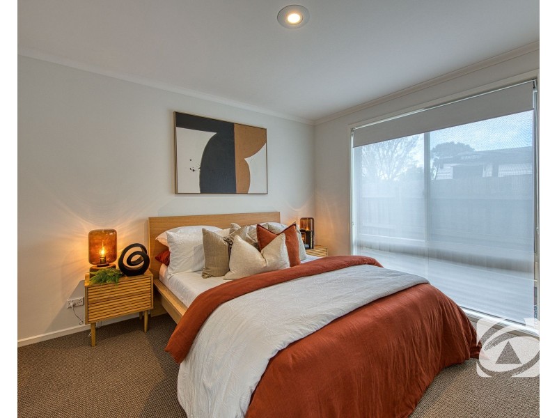 1/42 Strathavan Drive, Berwick VIC 3806