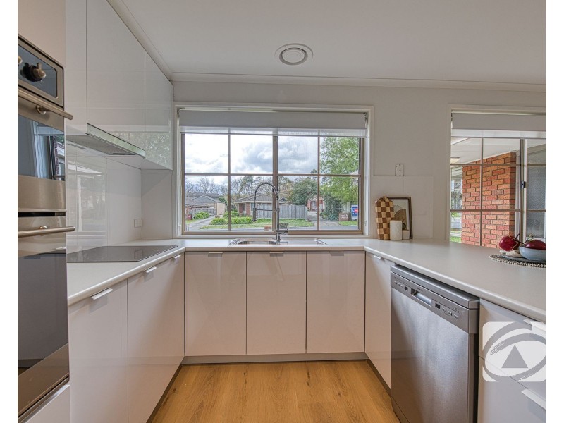 1/42 Strathavan Drive, Berwick VIC 3806
