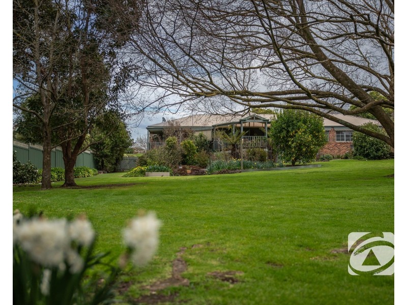 12 Halcyon Way, Narre Warren South VIC 3805