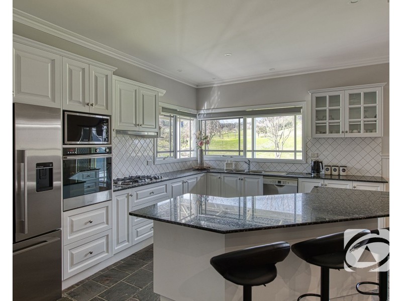 30 Sanders Road, Garfield North VIC 3814