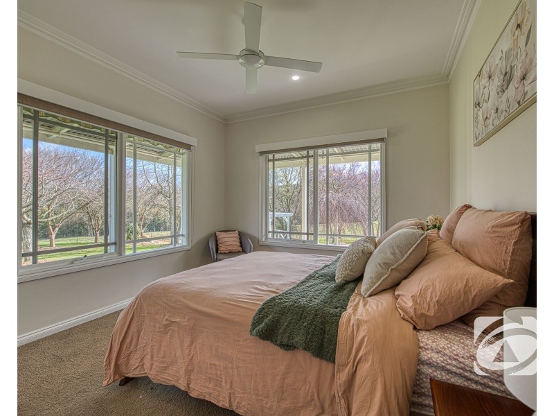 30 Sanders Road, Garfield North VIC 3814