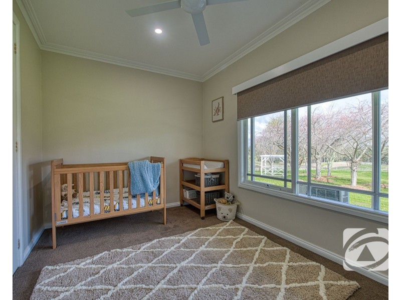 30 Sanders Road, Garfield North VIC 3814