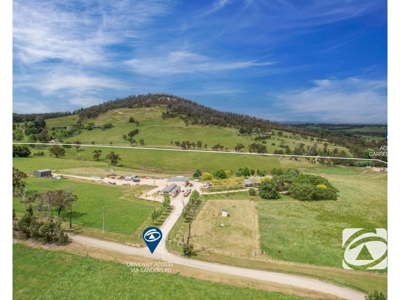 30 Sanders Road, Garfield North VIC 3814