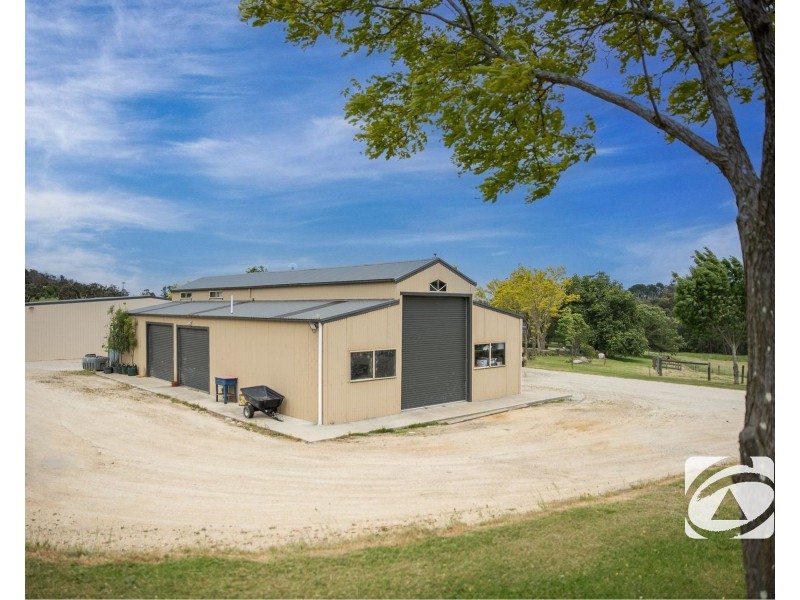 30 Sanders Road, Garfield North VIC 3814