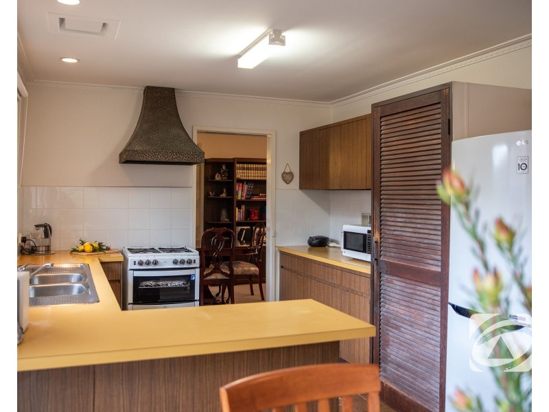 65 Chartwell Drive, Wantirna VIC 3152