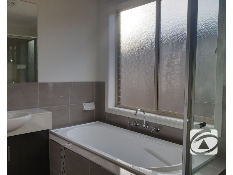 70 Swindale Way, Clyde North VIC 3978