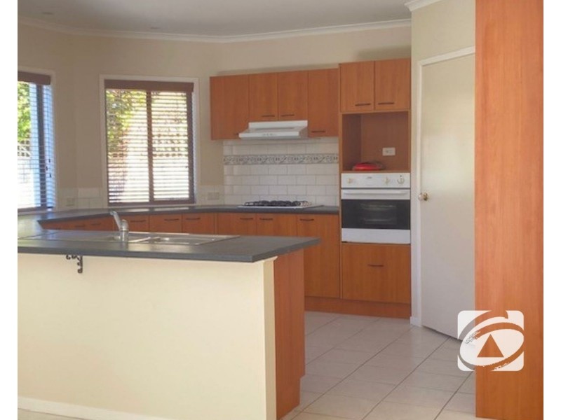 17 Canterbury Close, Narre Warren VIC 3805