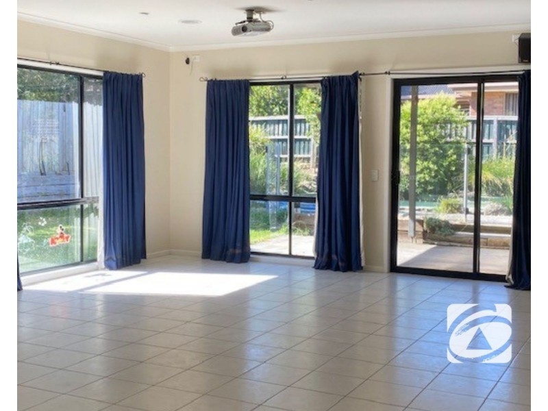 17 Canterbury Close, Narre Warren VIC 3805