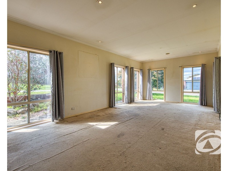 81 Earlsfield Drive, Berwick VIC 3806
