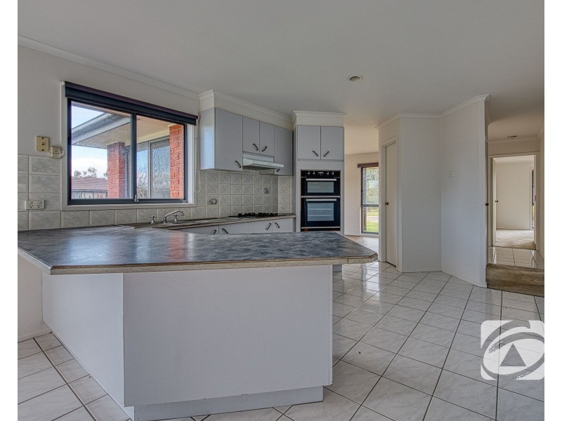 48 Insignia Crescent, Berwick VIC 3806