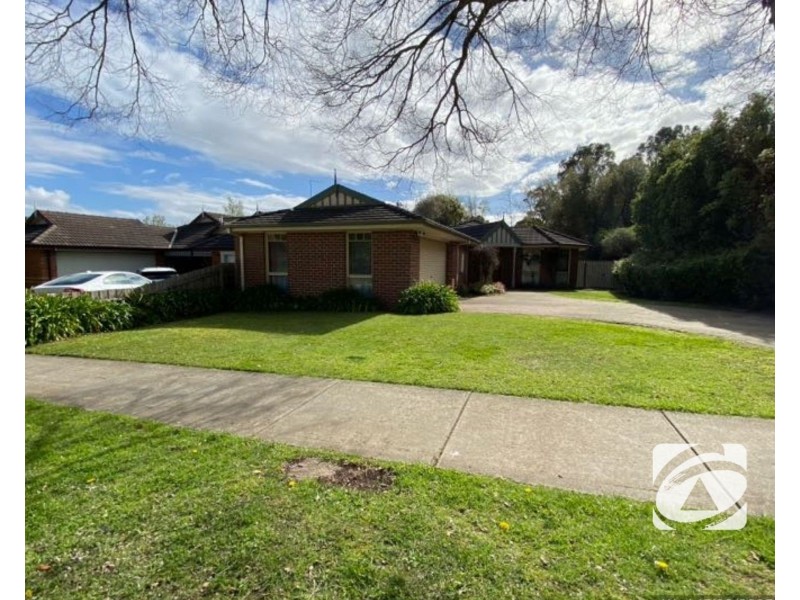 27 Melville Park Drive, Berwick VIC 3806
