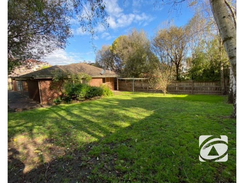 27 Melville Park Drive, Berwick VIC 3806