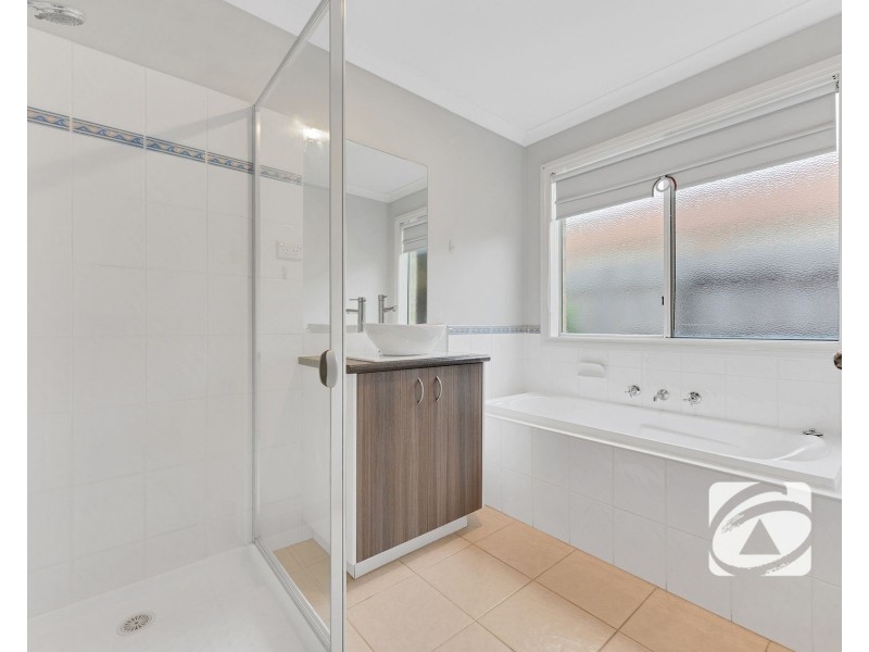 8 Wallingford Place, Narre Warren South VIC 3805